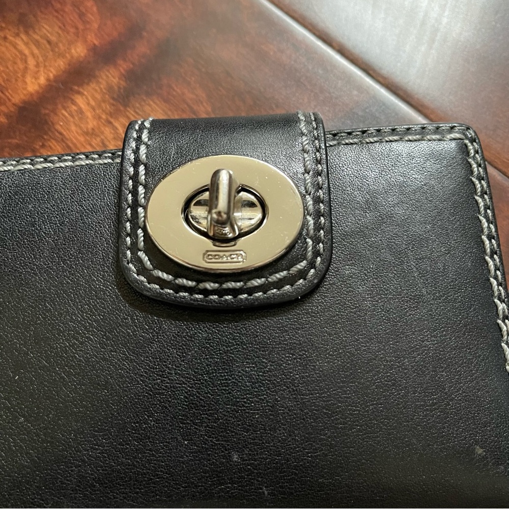 Coach “Vintage” black leather wallet - Picture 2 of 7